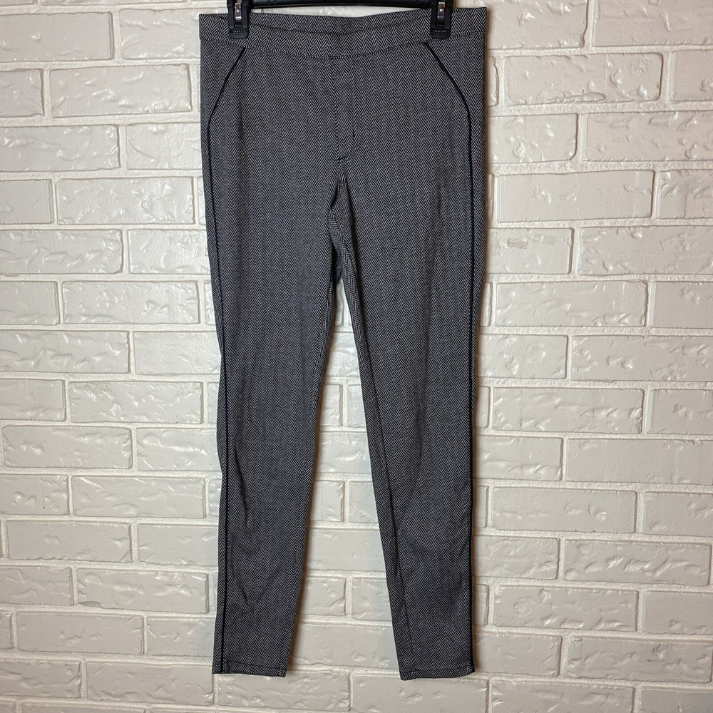Hue Women's Leggings‎ Size M Black Chevron Pull On Loafer Skimmer Rear Pockets